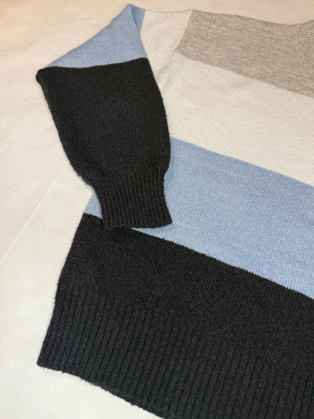 H&M Colorblock Knit Sweater Blue Gray White Black Crew Neck Pullover Size S - Picture 10 of 15
